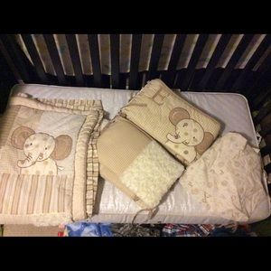 -*SOLD*-Baby crib set like New!